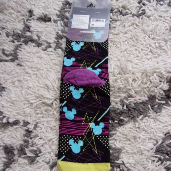 New in package Mickey Retro socks Disney parks Women/men - Picture 2 of 3
